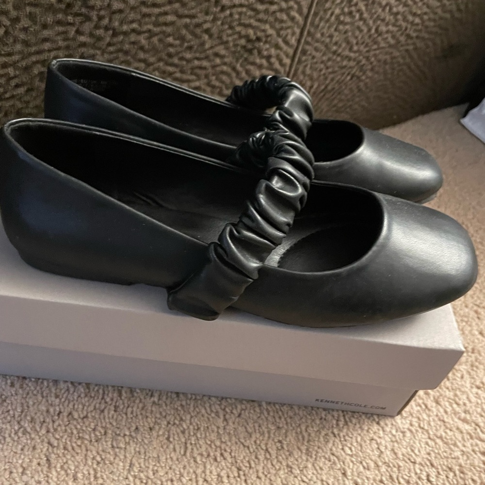 Kenneth Cole Reaction Black Mary janes